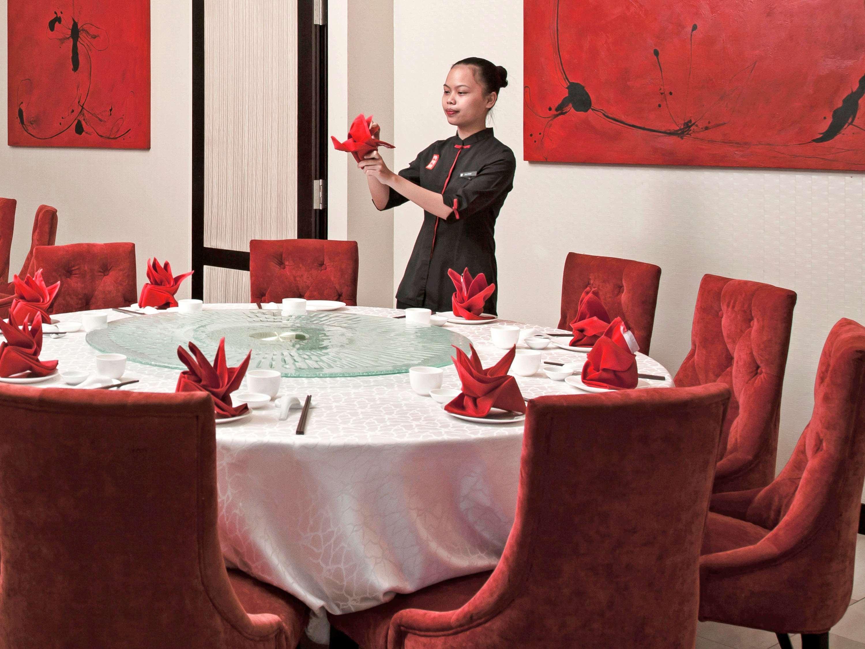 Pullman Kuching Hotel Екстериор снимка A restaurant in Hanoi
