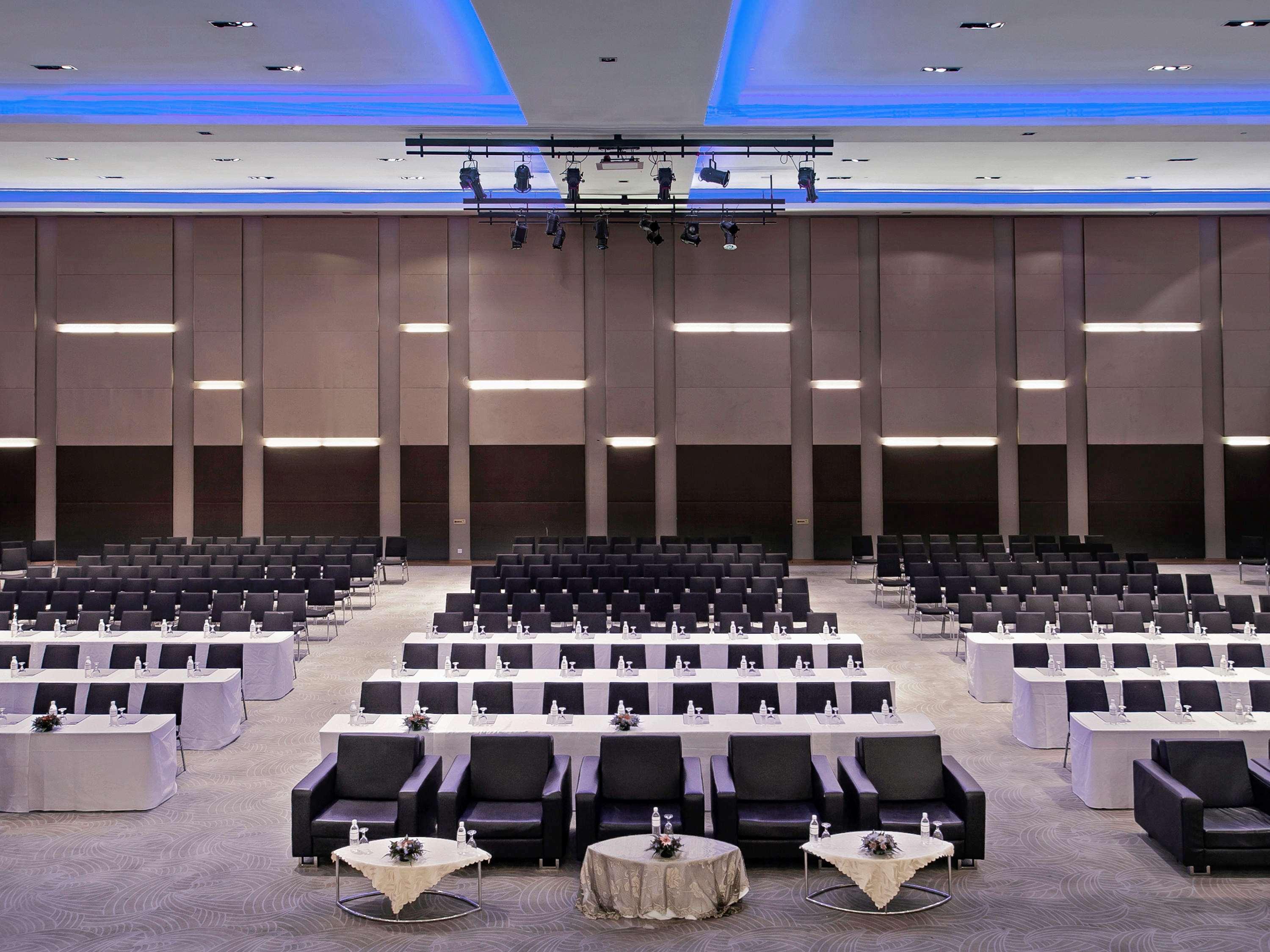 Pullman Kuching Hotel Екстериор снимка The conference hall