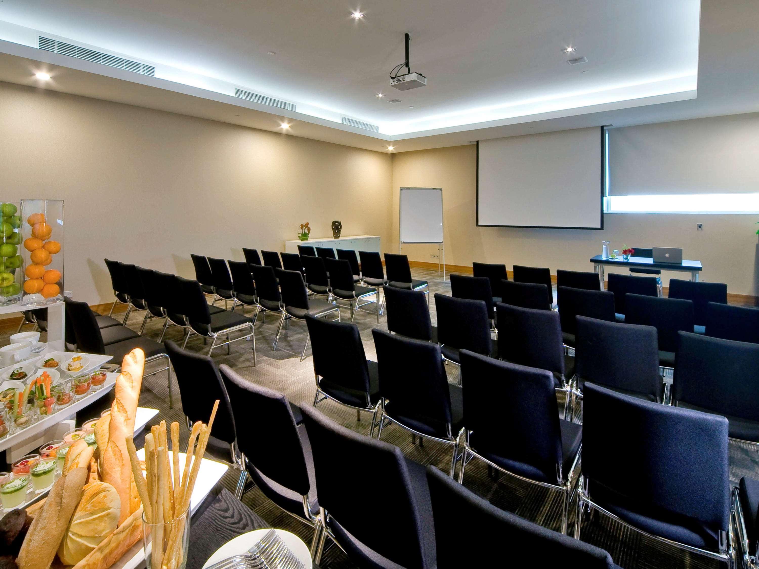 Pullman Kuching Hotel Съоръжения снимка The hotel's meeting room