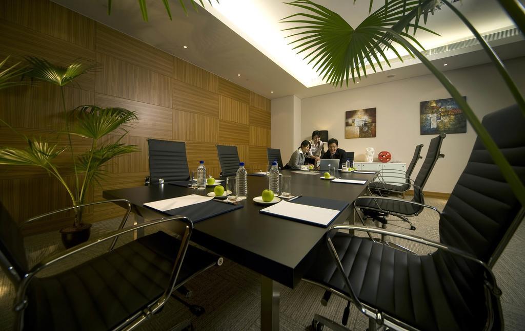 Pullman Kuching Hotel Съоръжения снимка Meeting room at the hotel