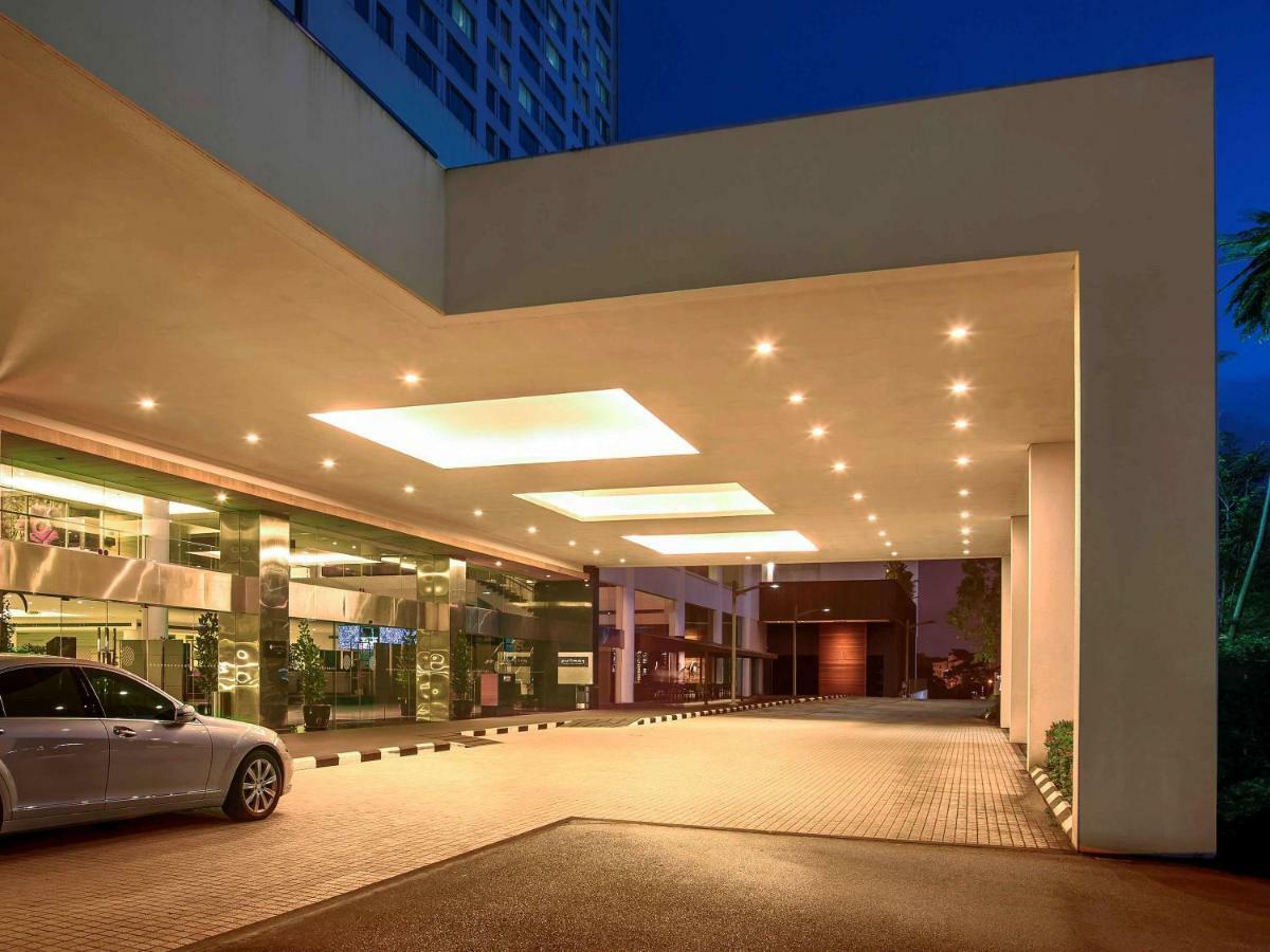 Pullman Kuching Hotel Екстериор снимка Entrance